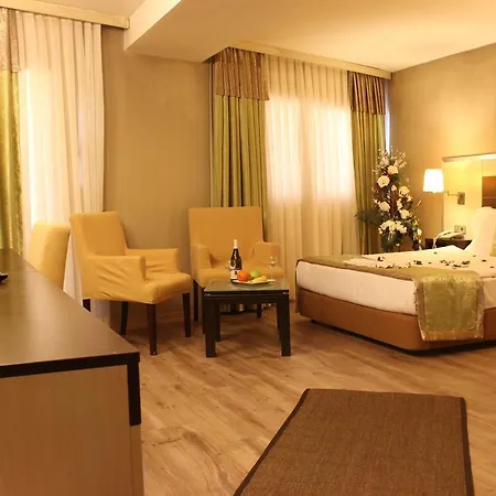 מלון Comfort Boutique 3*